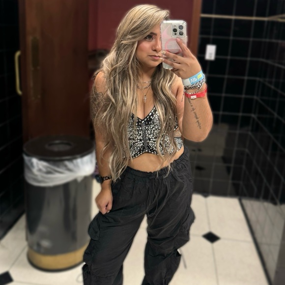 Meet your Posher, Anjelica - Picture 3 of 3